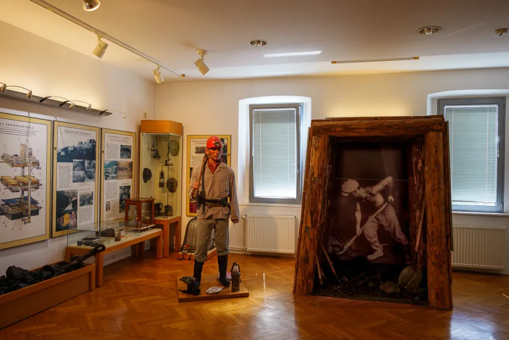 Slovenia insolita: Zasavje, le città minerarie di Trbovlje e Hrastnik e una cena fuori dagli schemi 11 Il museo del Zasavje a Trbovlje, coi suoi minatori.