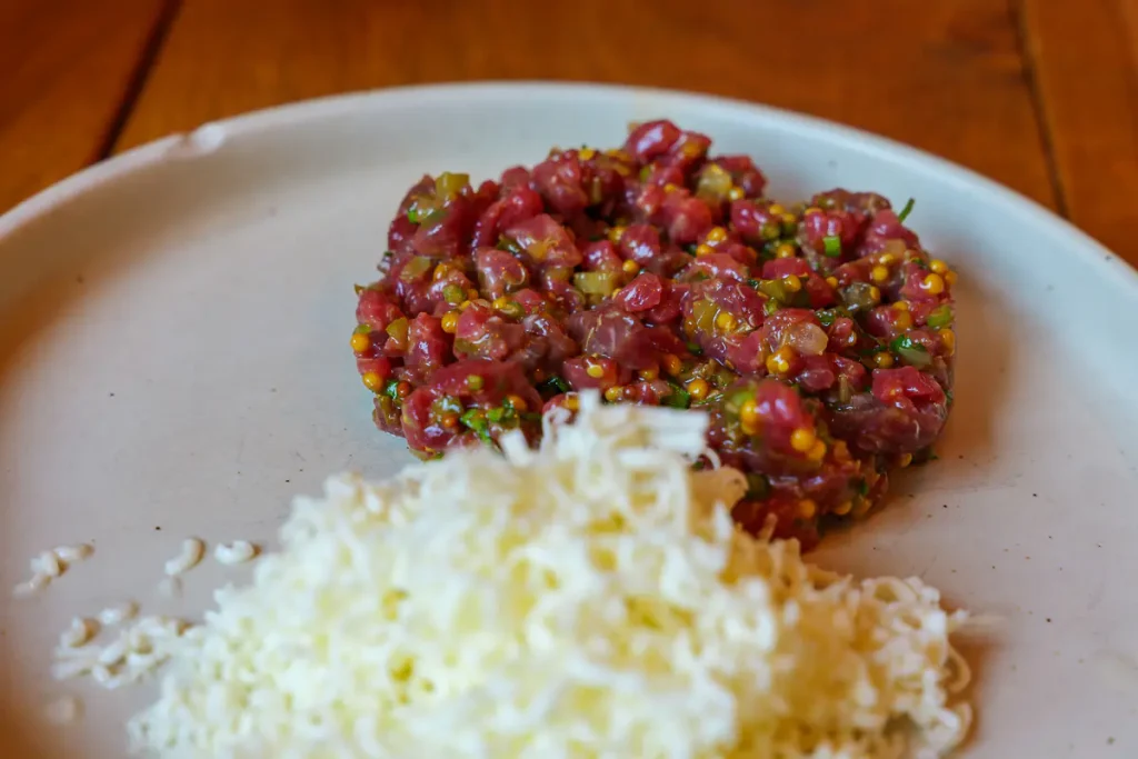 Slovenia insolita: Zasavje, le città minerarie di Trbovlje e Hrastnik e una cena fuori dagli schemi 14 L'ottima tartare mangiata al Bistro Bombina.