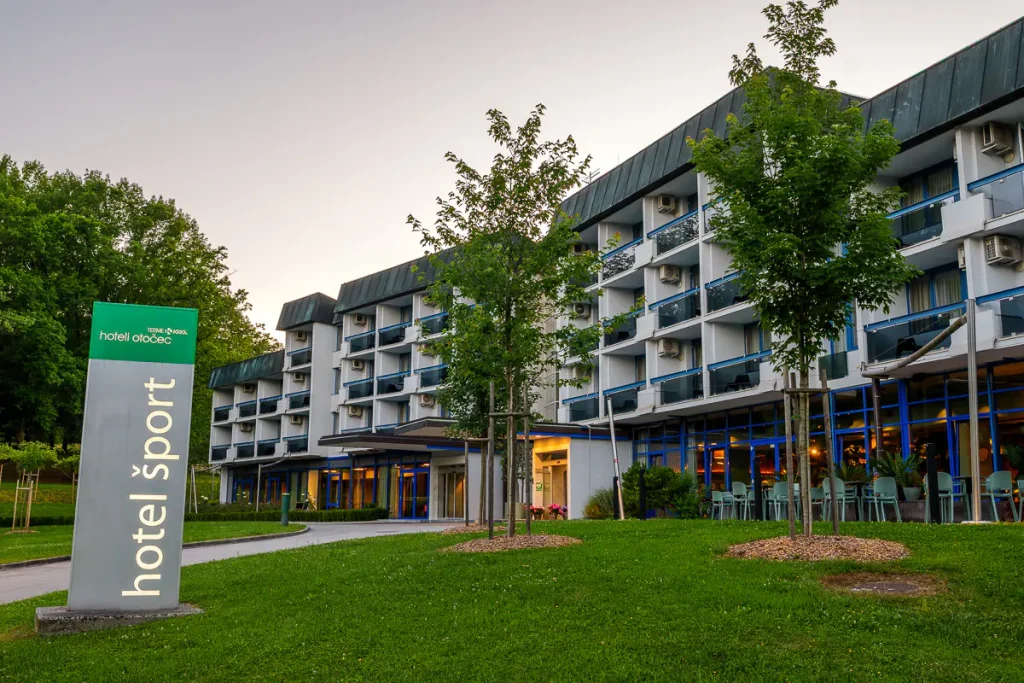 Mangiare e dormire in Dolenjska: la nostra guida tra gusto e relax autentico 21 L'Hotel Šport a Otočec è una struttura grande, moderna e da poco ristrutturata.